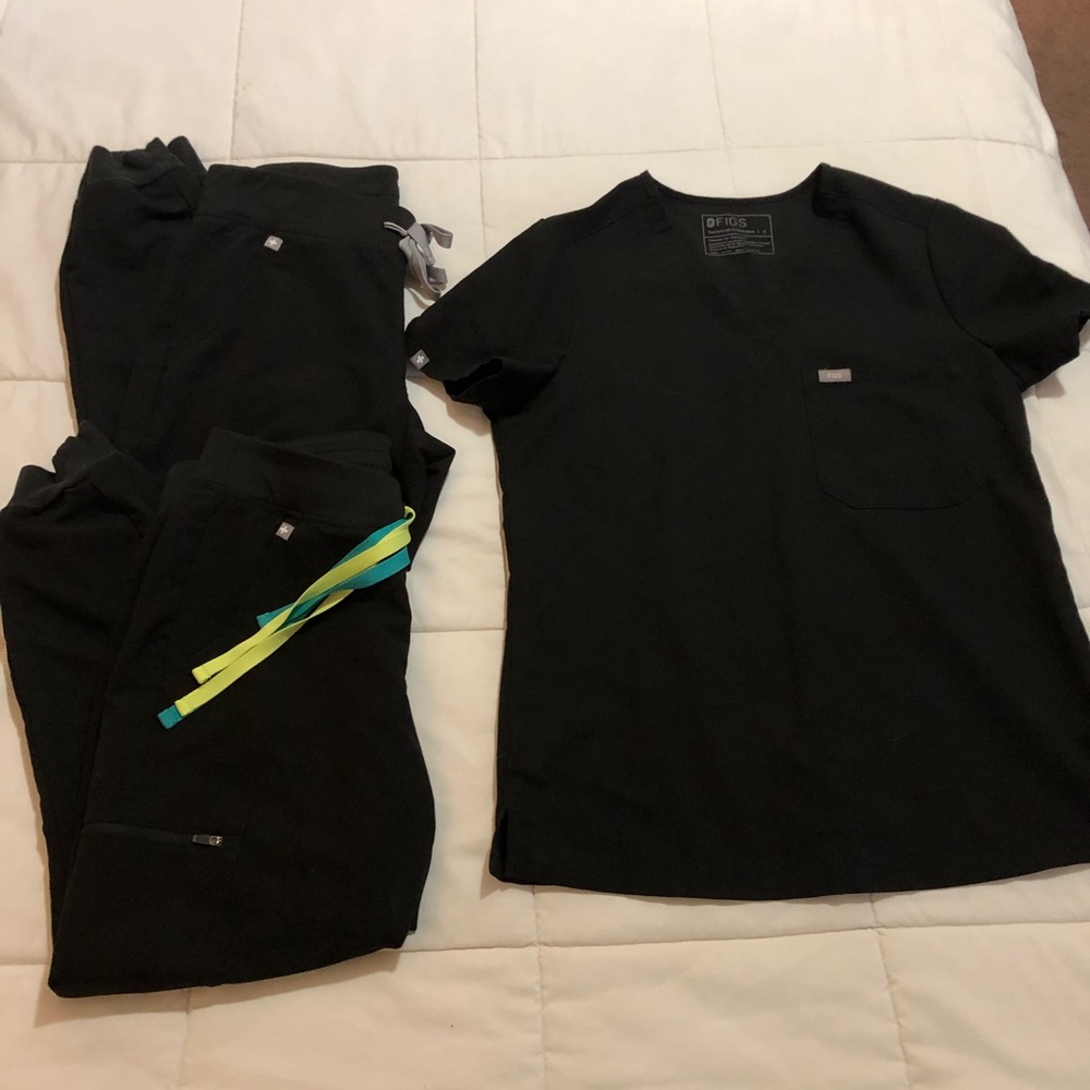 Figs scrubs, 2 small petite Zamora bottoms, 1 small Catarina top, EUC